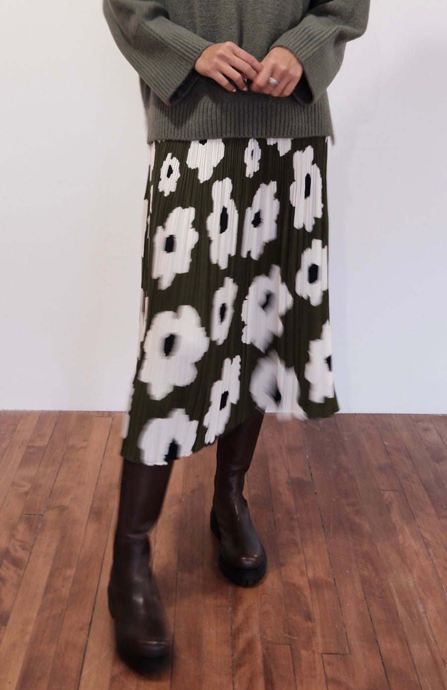 SILK BLEND FLORAL PLISSE SKIRT